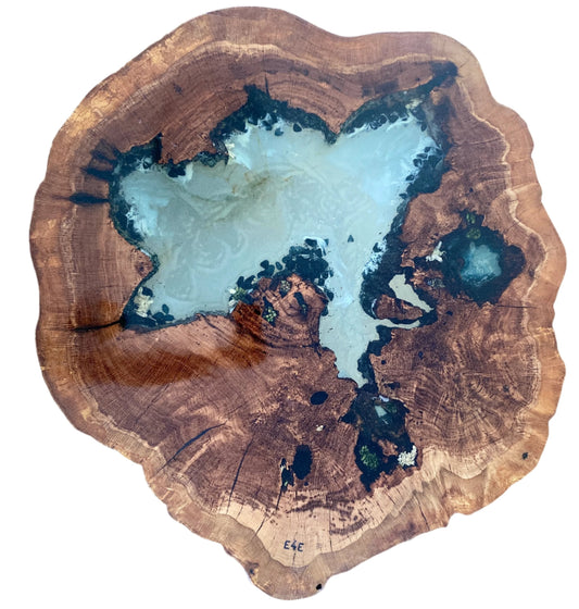 Coffee table made of maple wood and epoxy resin