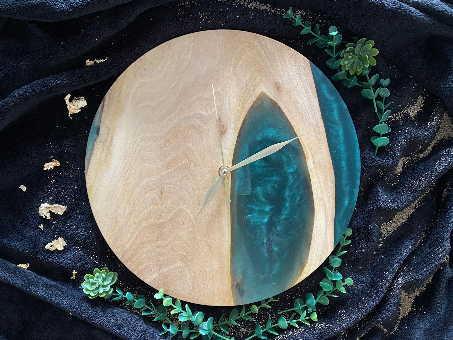 Wanduhr Holz Epoxydharz Grün