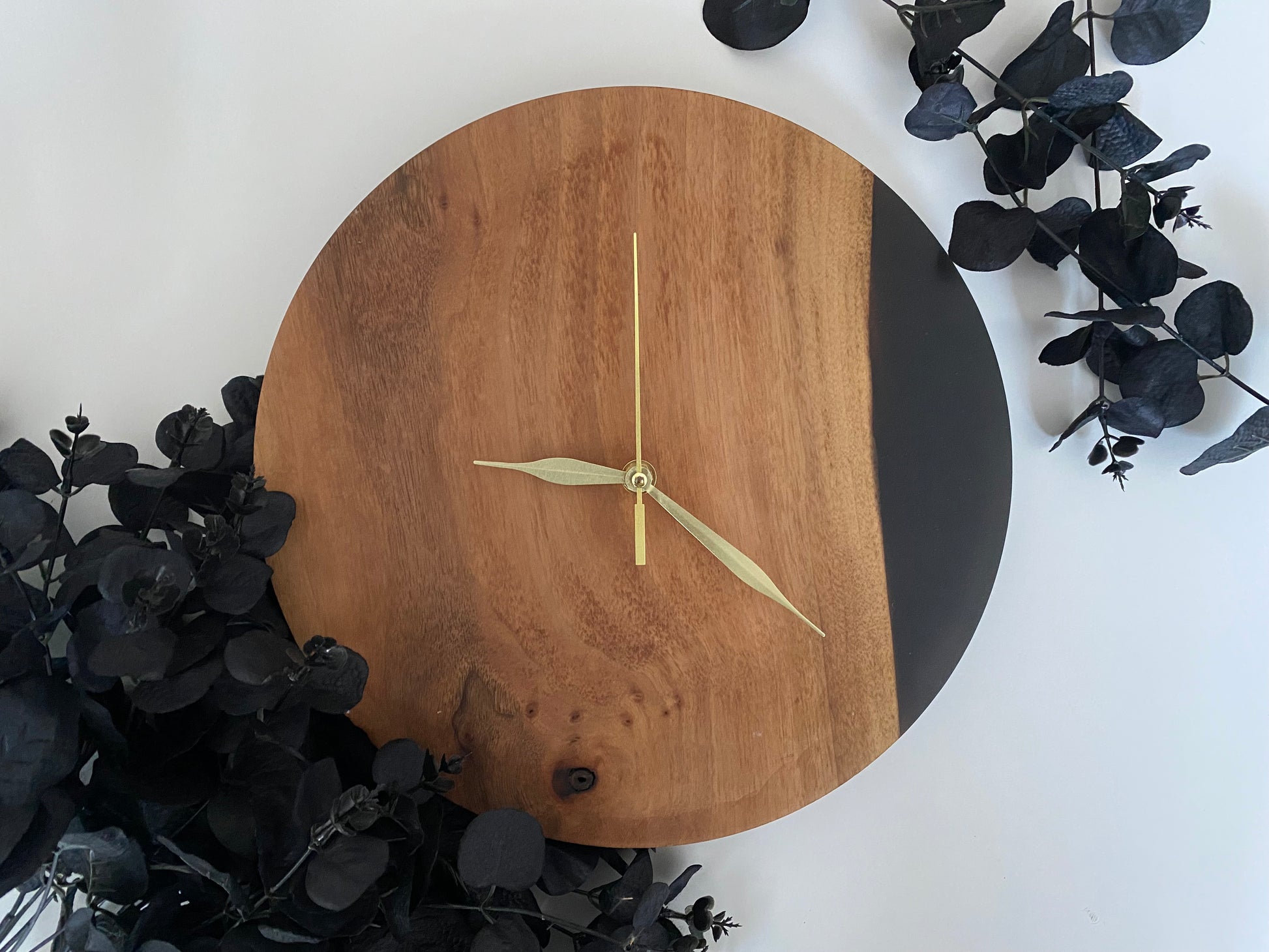 Wanduhr Holz Epoxydharz Schwarz