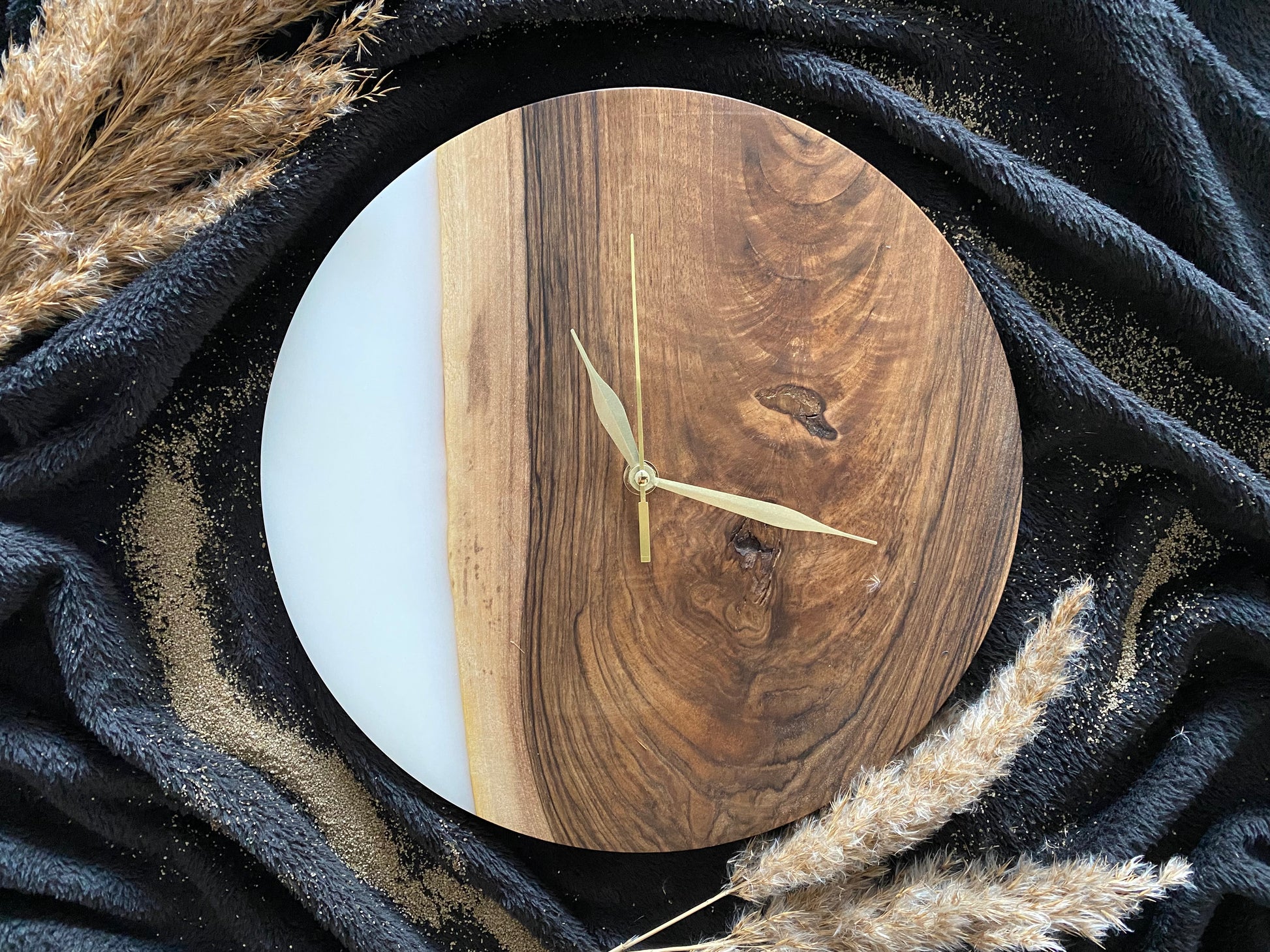 Wanduhr Holz Epoxydharz Weiß